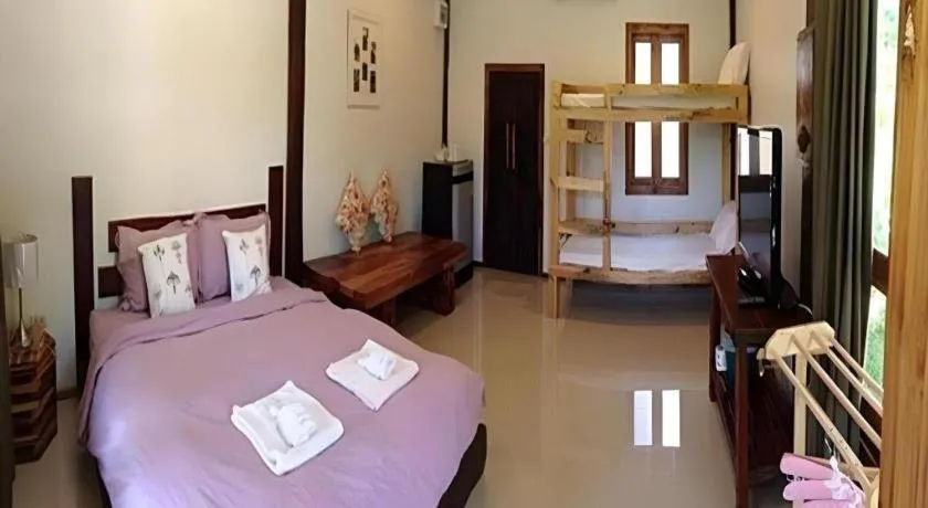 Bed in Banmaihom Resort Amphawa