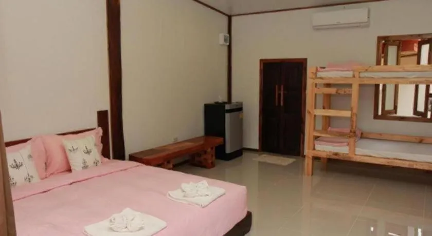 Bed in Banmaihom Resort Amphawa