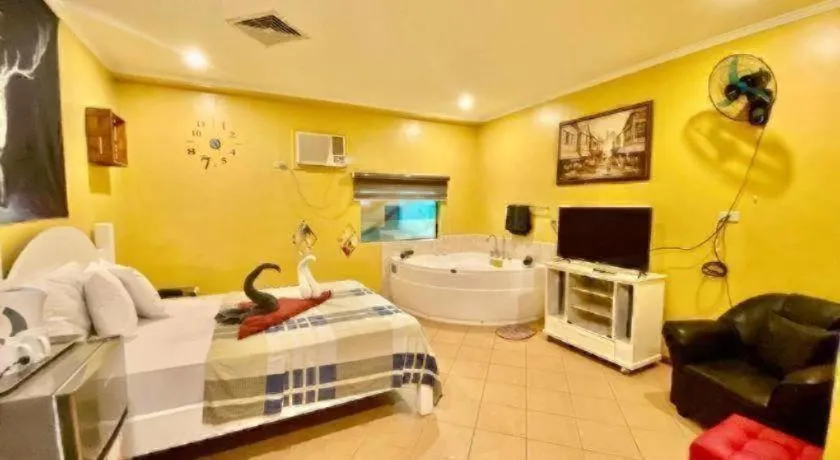 Bed in Walk Around Hotel