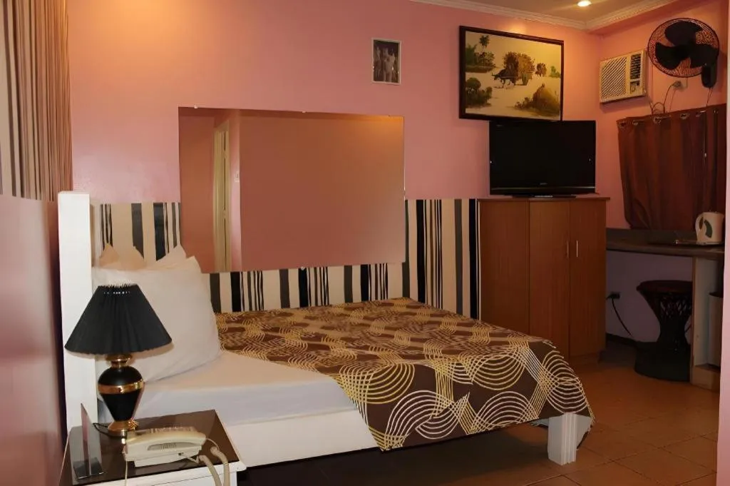 Bed in Walk Around Hotel