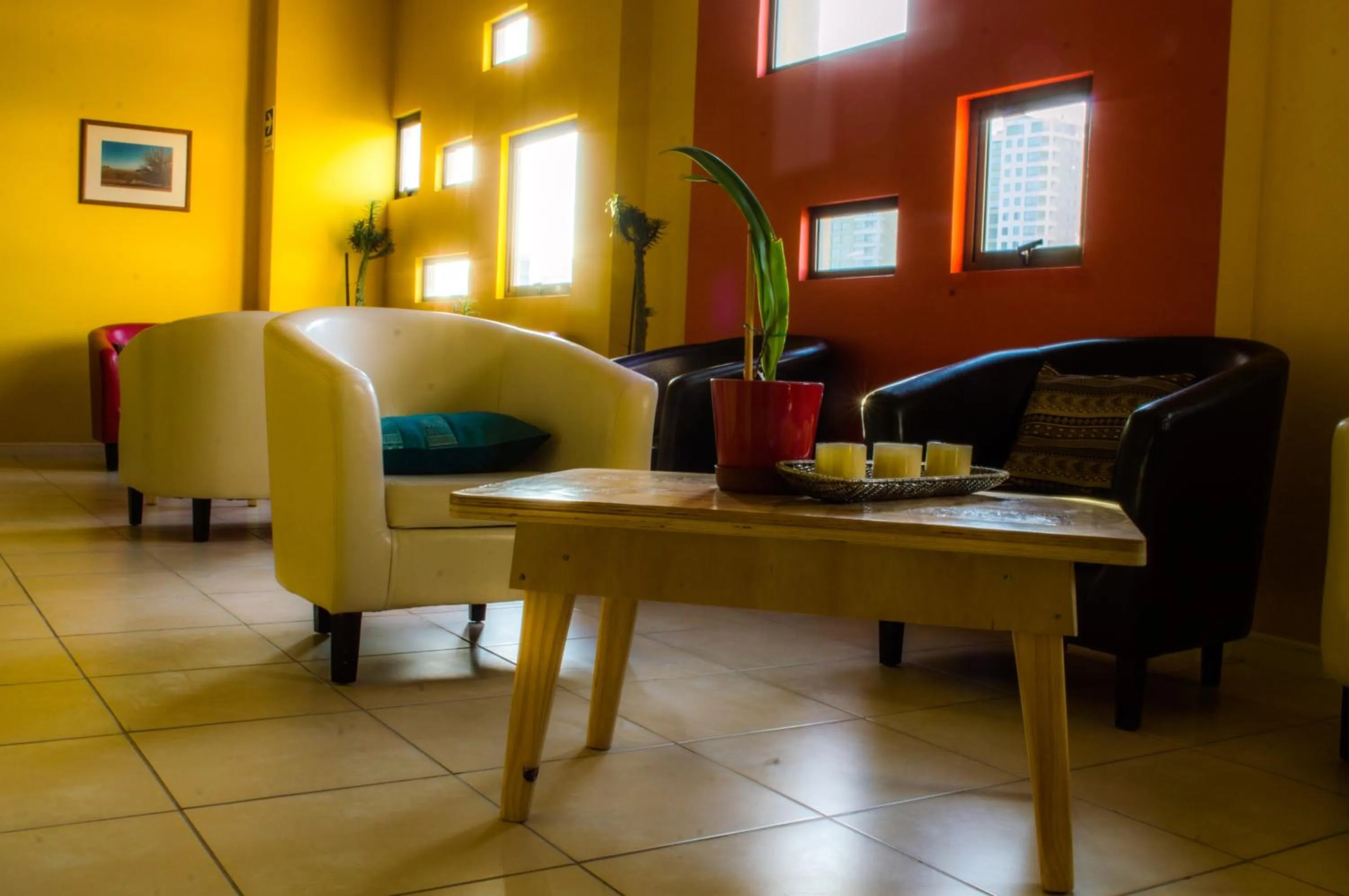 Communal lounge/ TV room in Ayelen Express