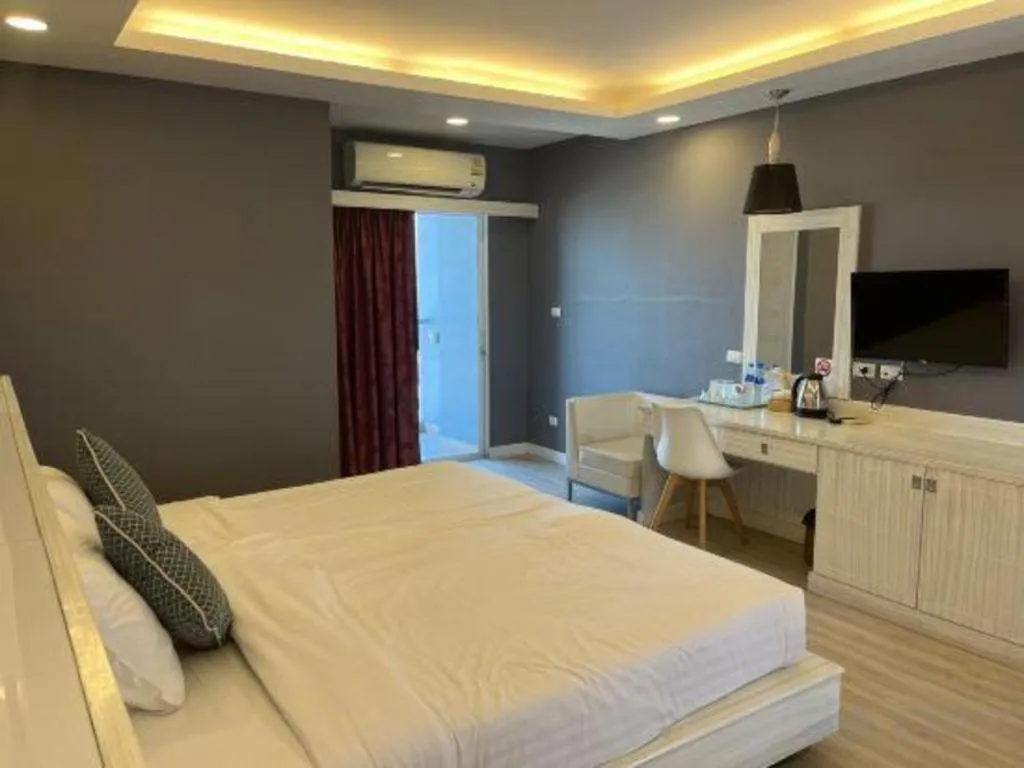 Bed in OYO 1126 Curve Boutique Pattaya