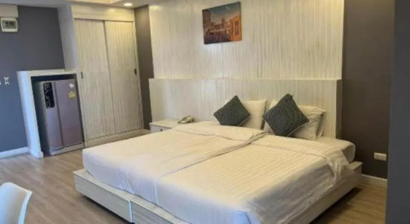 Bed in OYO 1126 Curve Boutique Pattaya