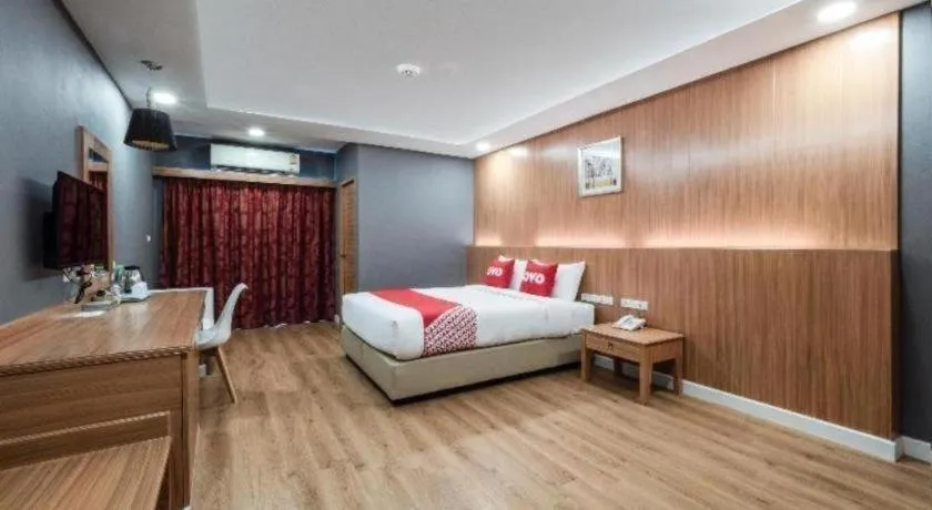 Bed in OYO 1126 Curve Boutique Pattaya