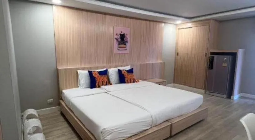 Bed in OYO 1126 Curve Boutique Pattaya