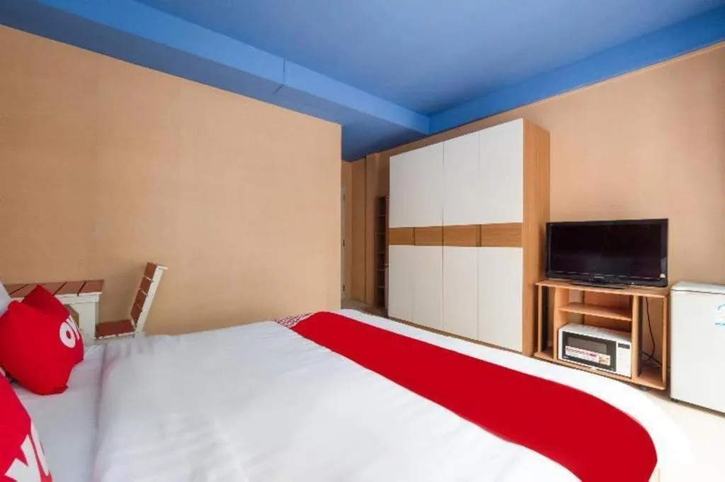 Bed in OYO 826 Cozy Rooms