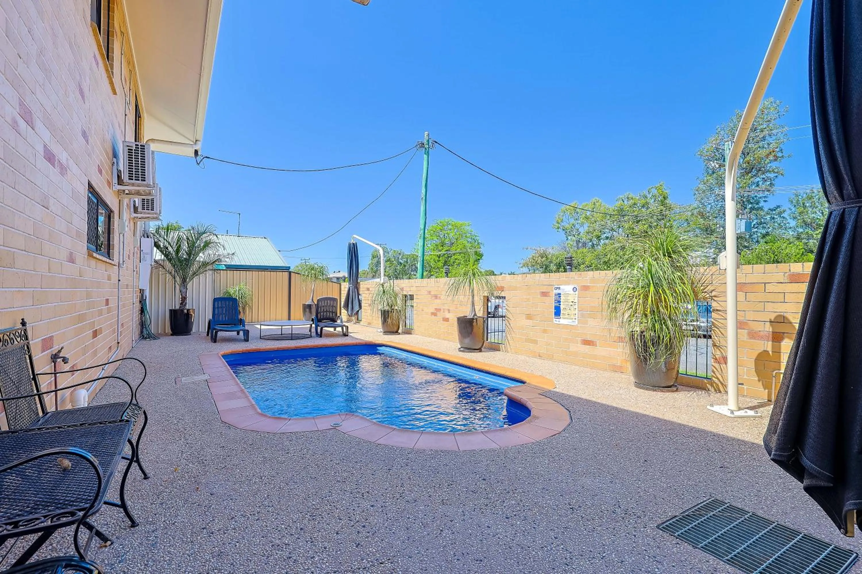Swimming pool in Emerald Central Palms Motel
