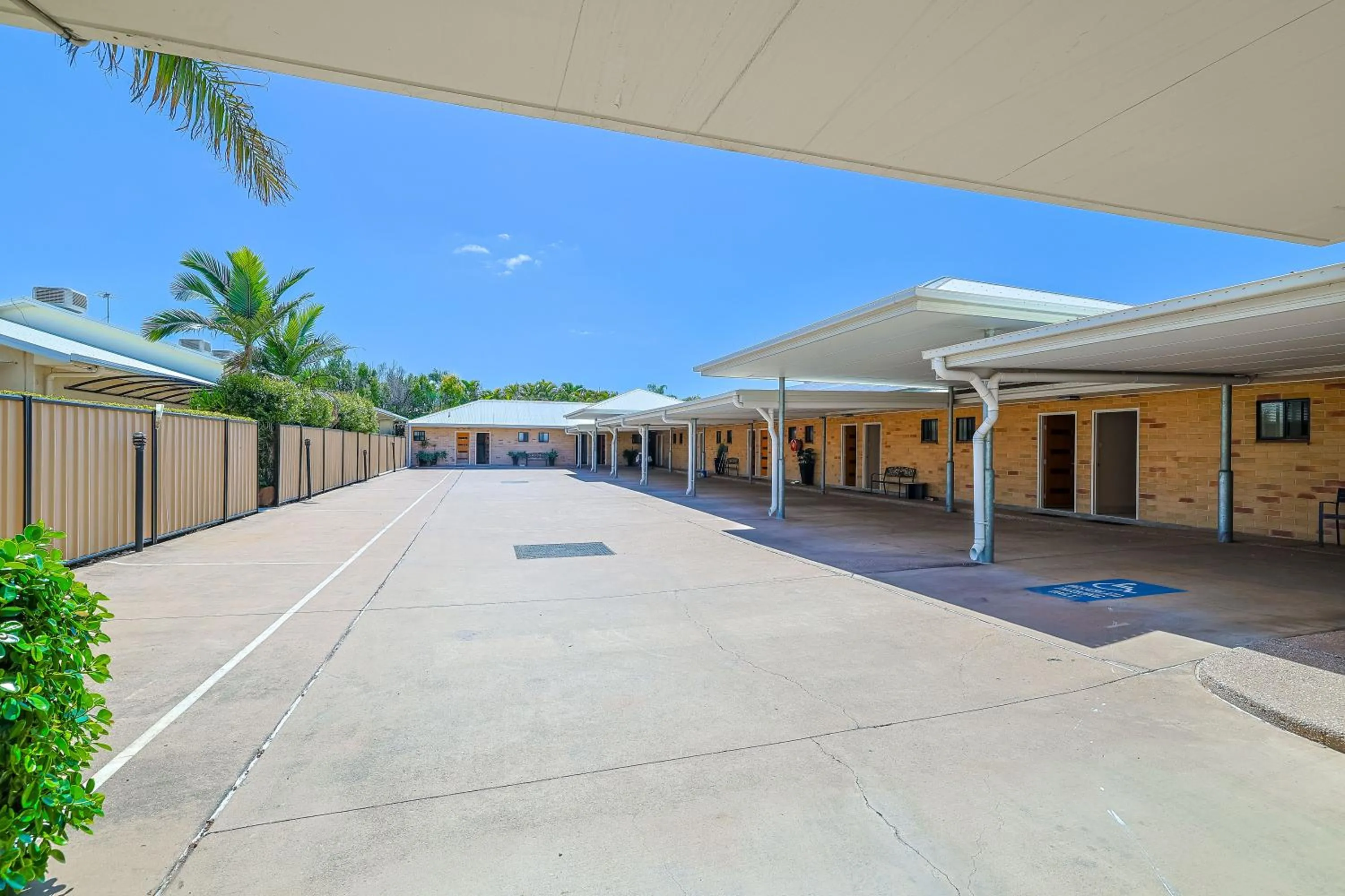 Parking in Emerald Central Palms Motel