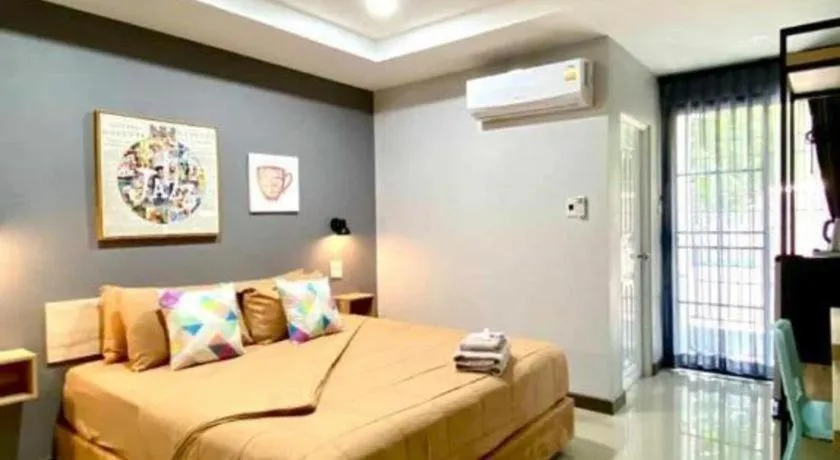 Bed in The Hub Hotel Surin