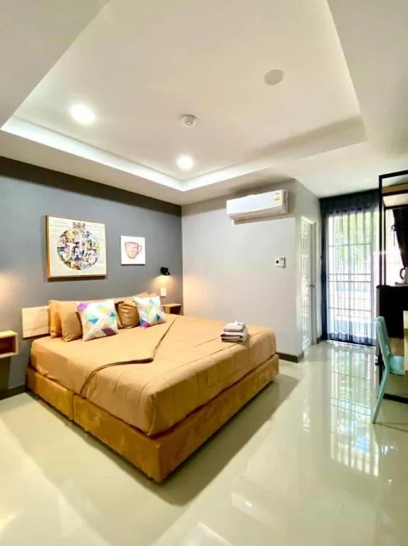 Bed in The Hub Hotel Surin