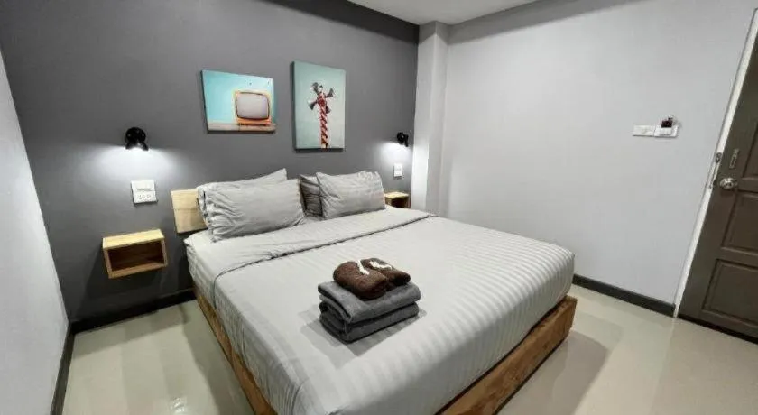 Bed in The Hub Hotel Surin