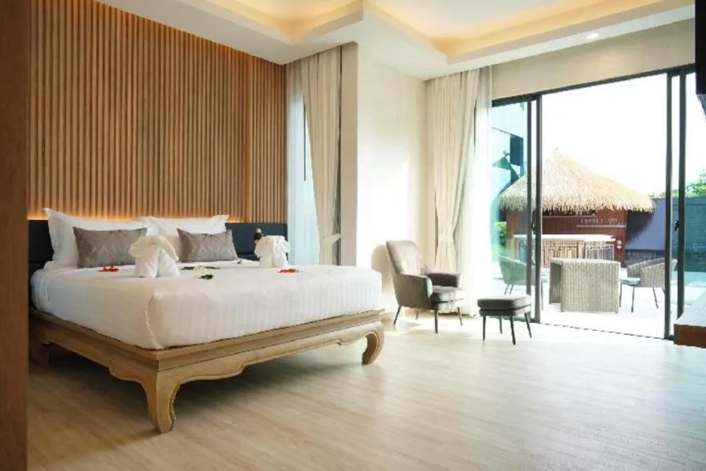 Bed in Phattrasom Villa