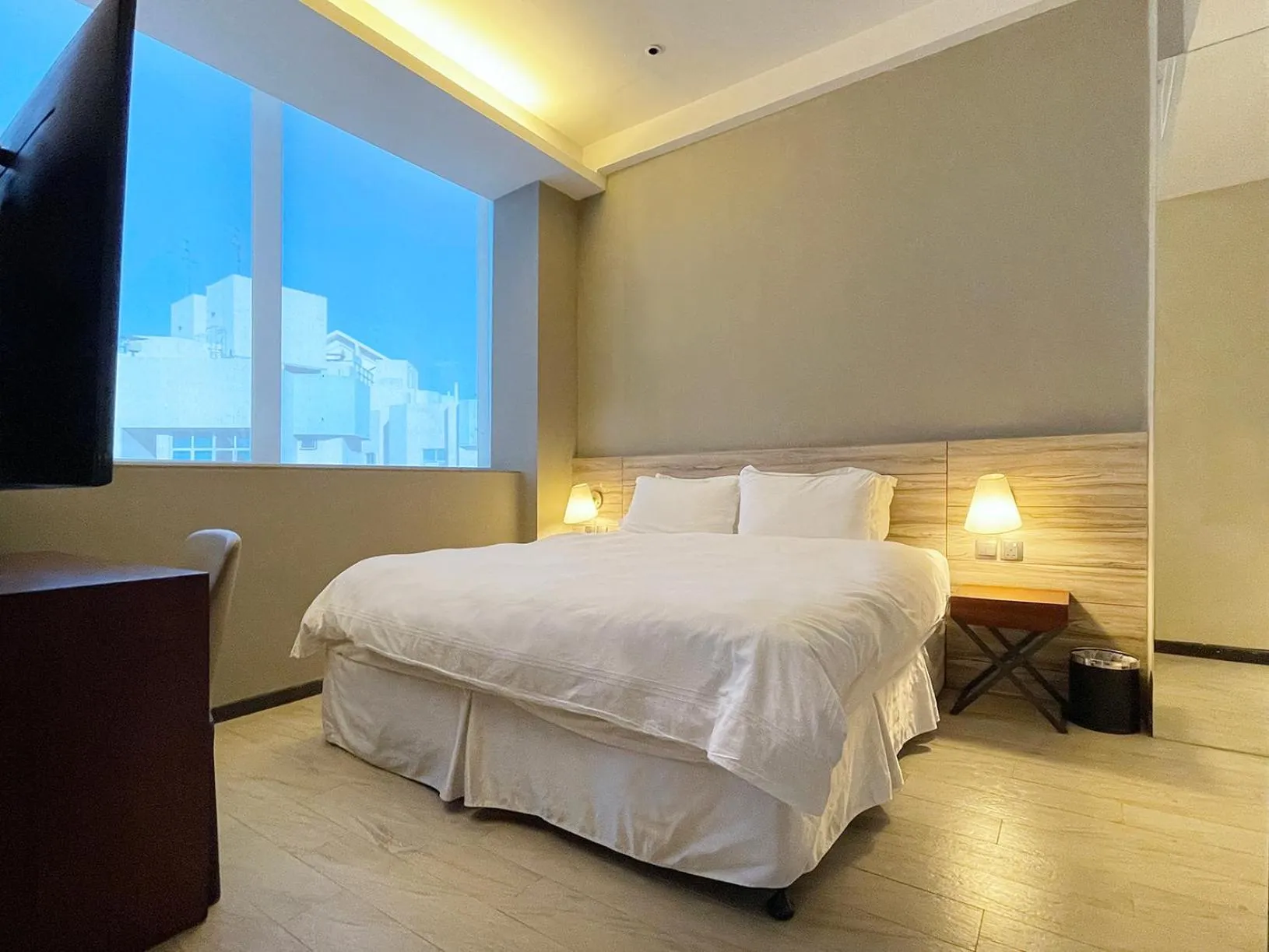 Photo of the whole room, Bed in Louis Kienne Serviced Residences - Havelock