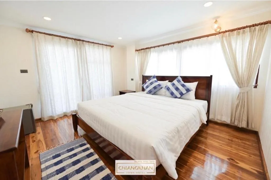 Bed in Chiangkhan Town Hotel