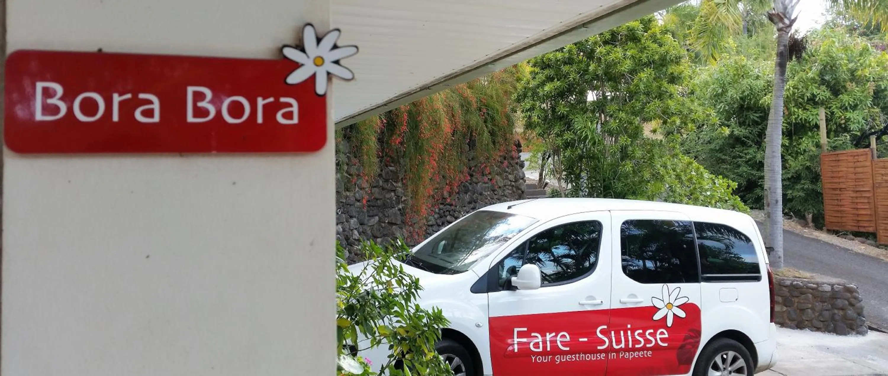 Garden view in Fare Suisse Tahiti - Guesthouse