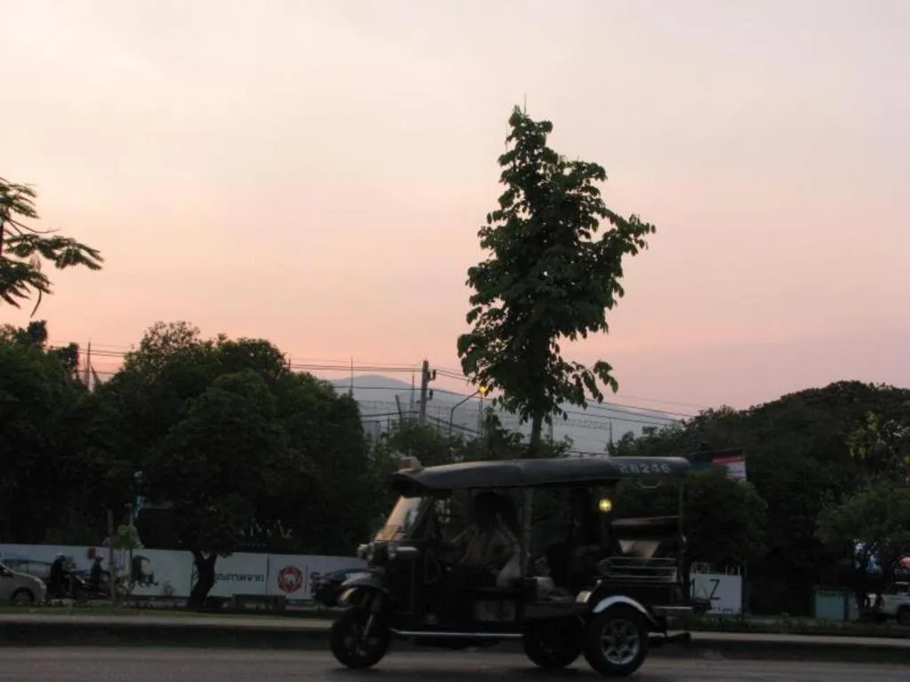 NEAR THE PARK BACKPACK HOUSE