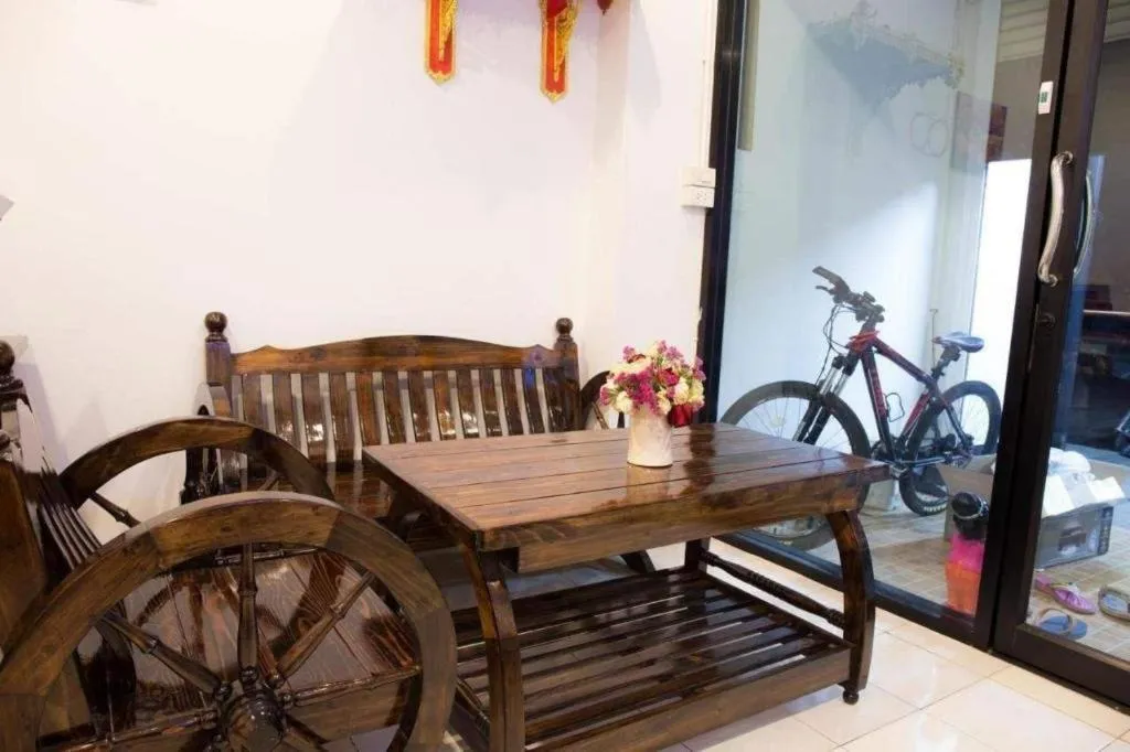 NEAR THE PARK BACKPACK HOUSE