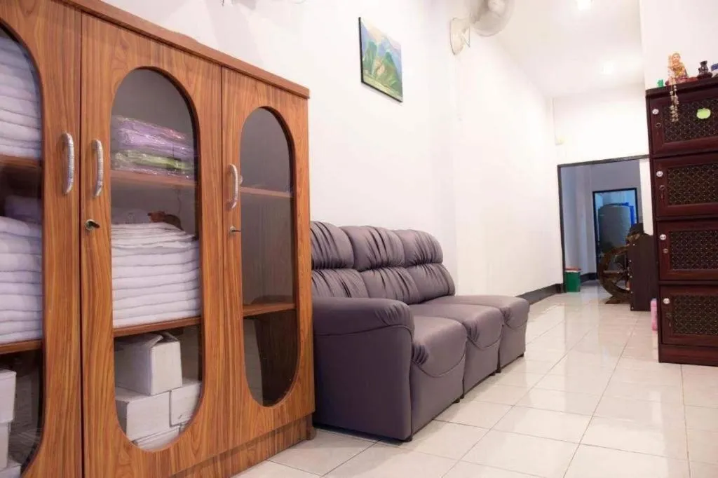 NEAR THE PARK BACKPACK HOUSE