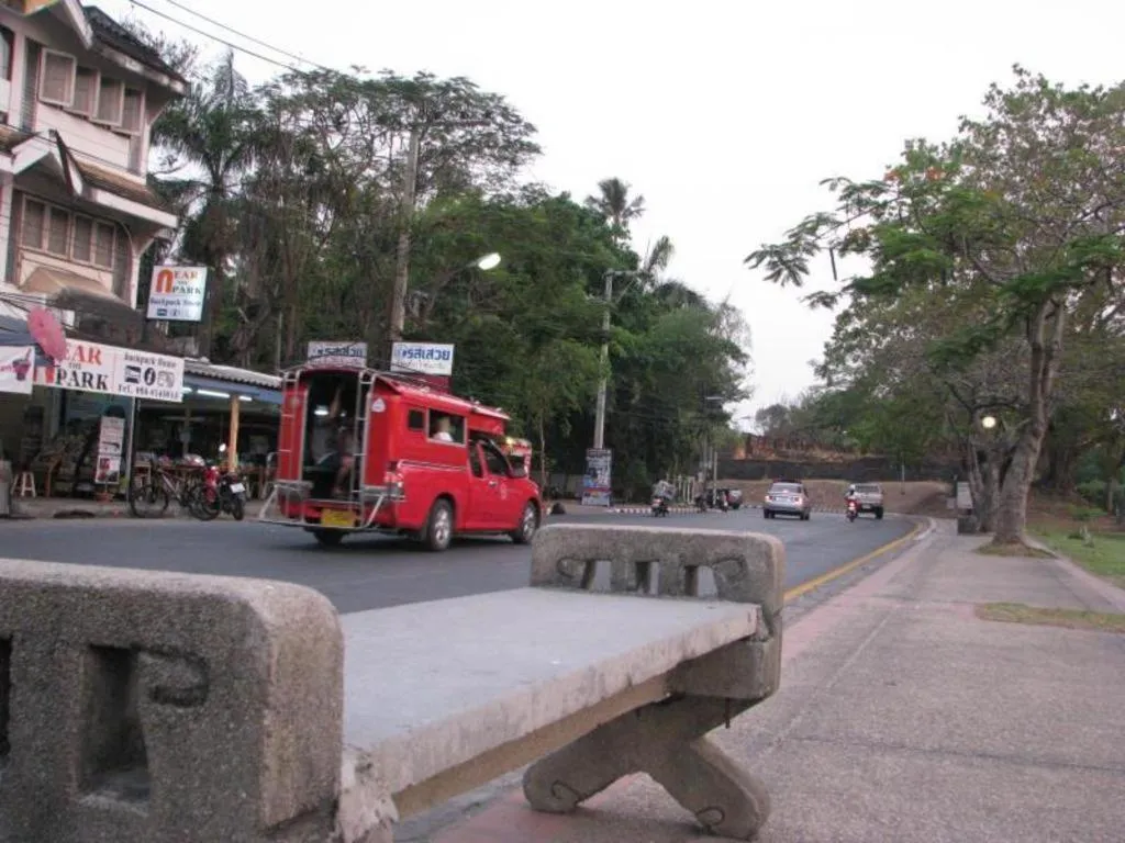 NEAR THE PARK BACKPACK HOUSE