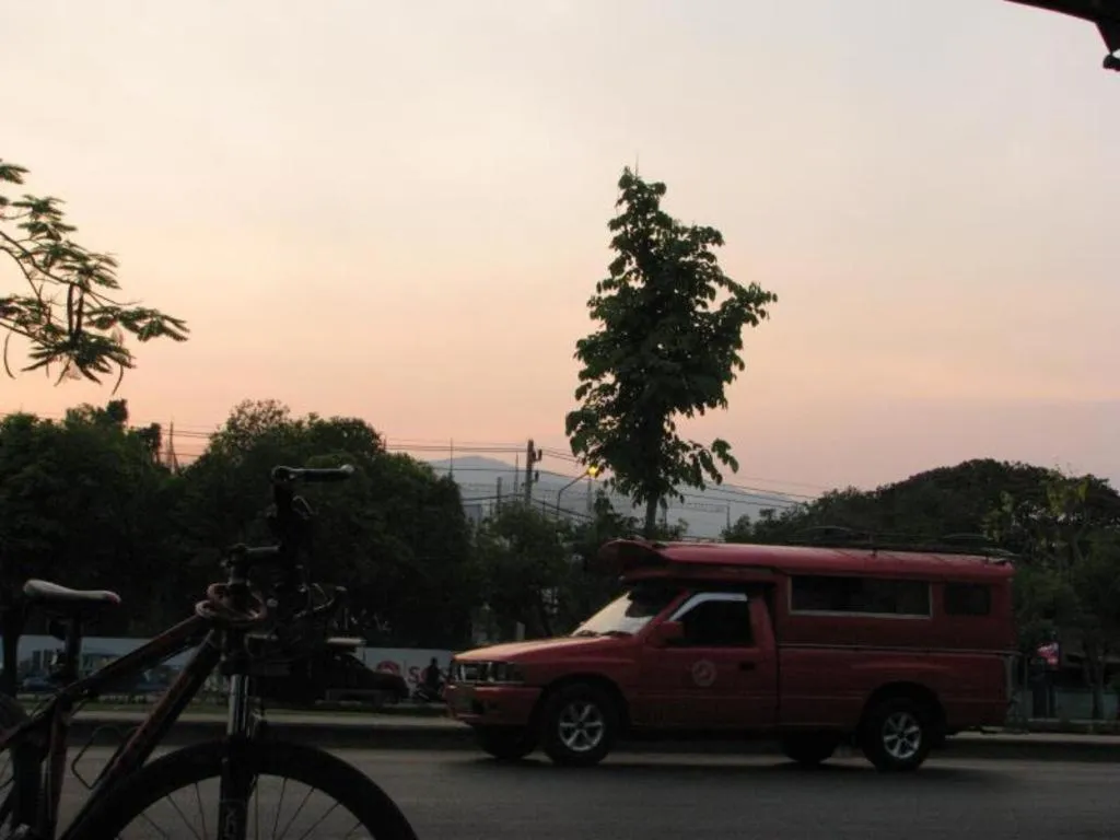 NEAR THE PARK BACKPACK HOUSE