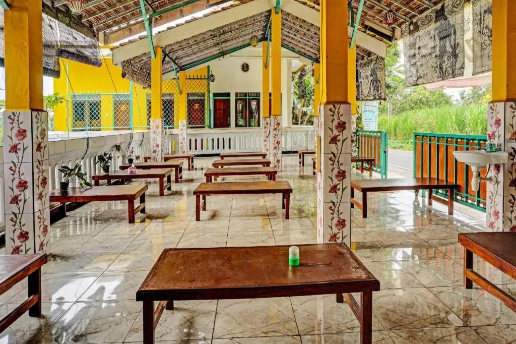 OYO 92215 Ampiran Bromo Syariah