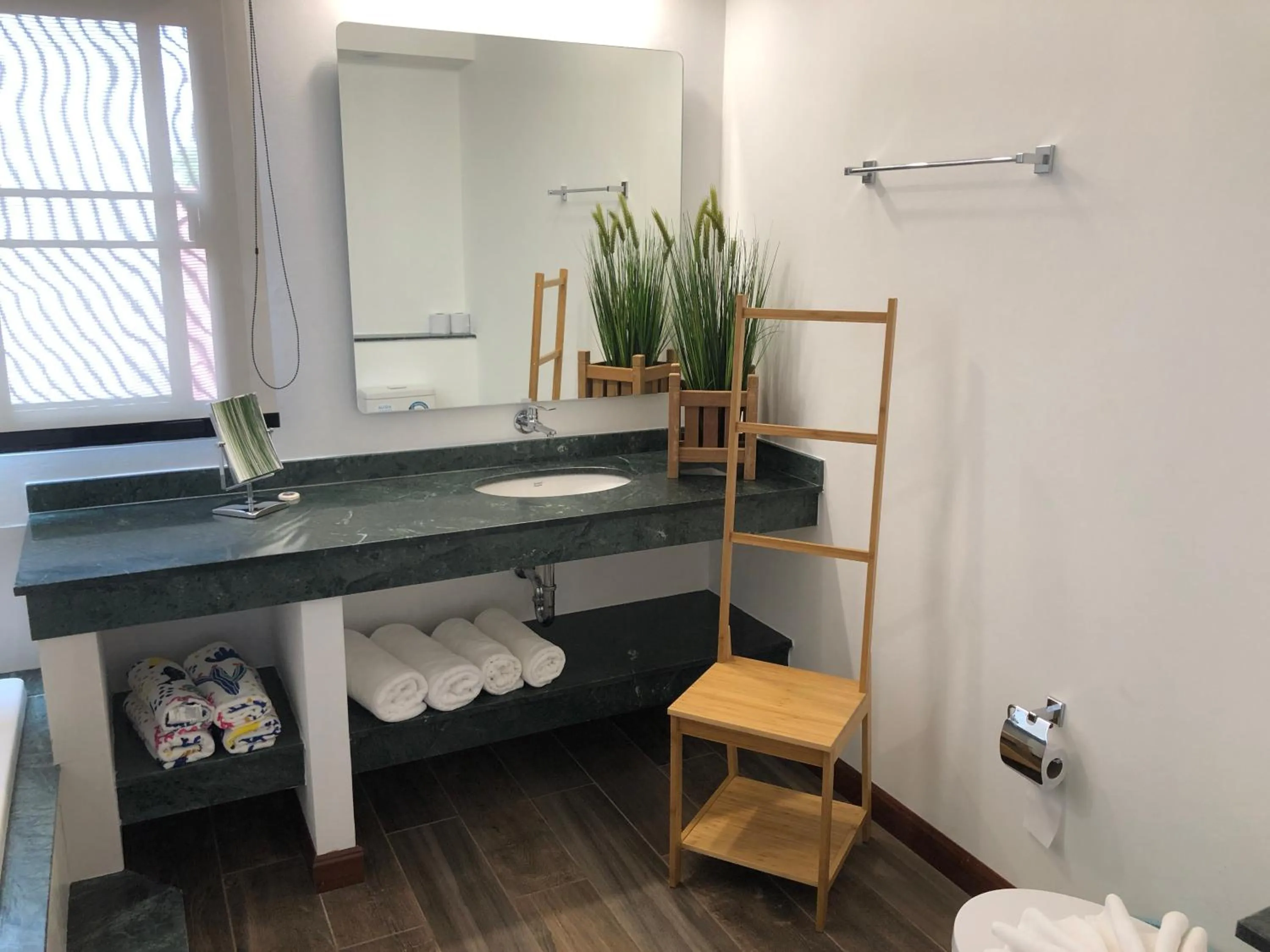 Bathroom in Noble House Beach Resort