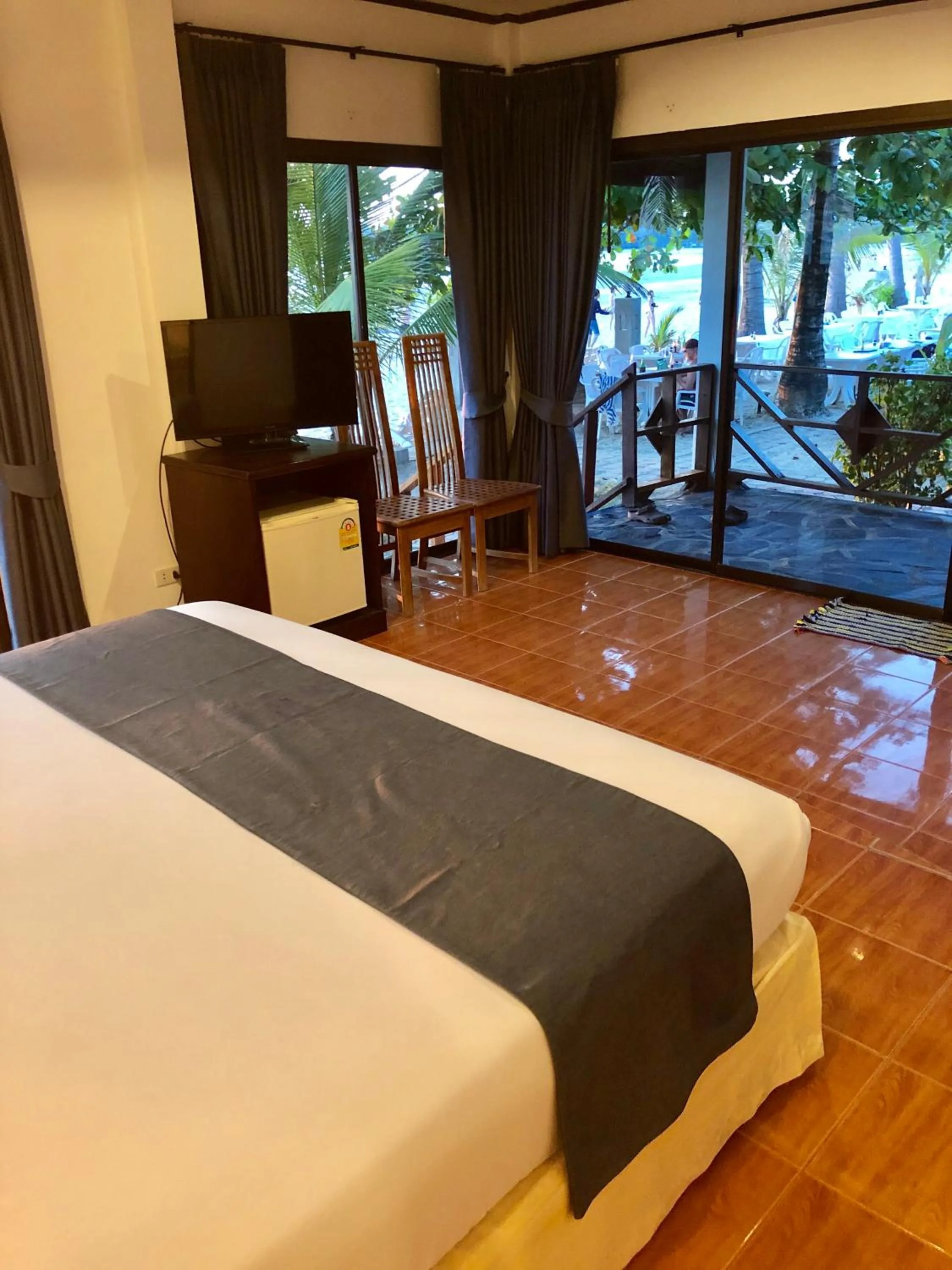 Bedroom, Bed in Noble House Beach Resort