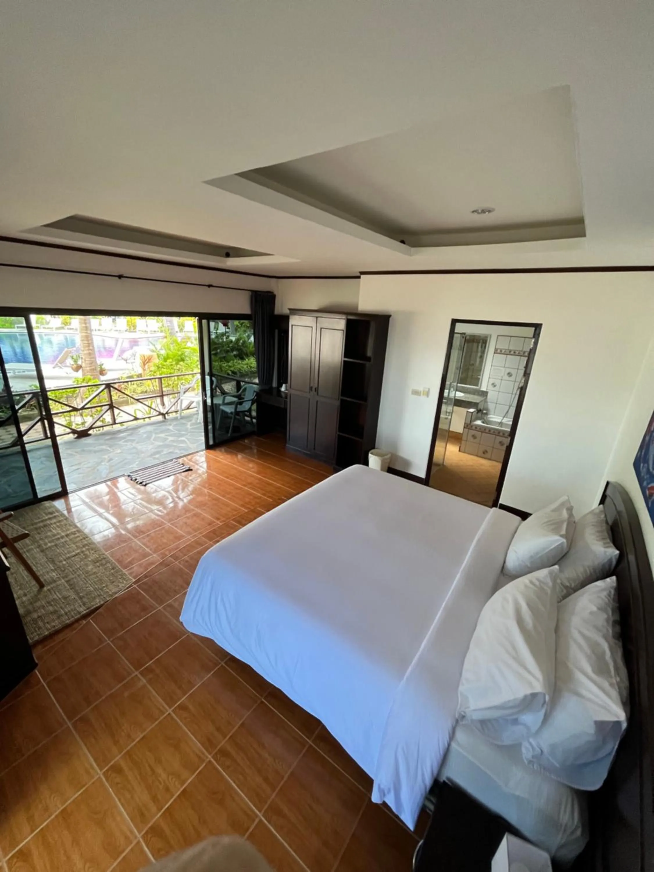 Bedroom, Bed in Noble House Beach Resort