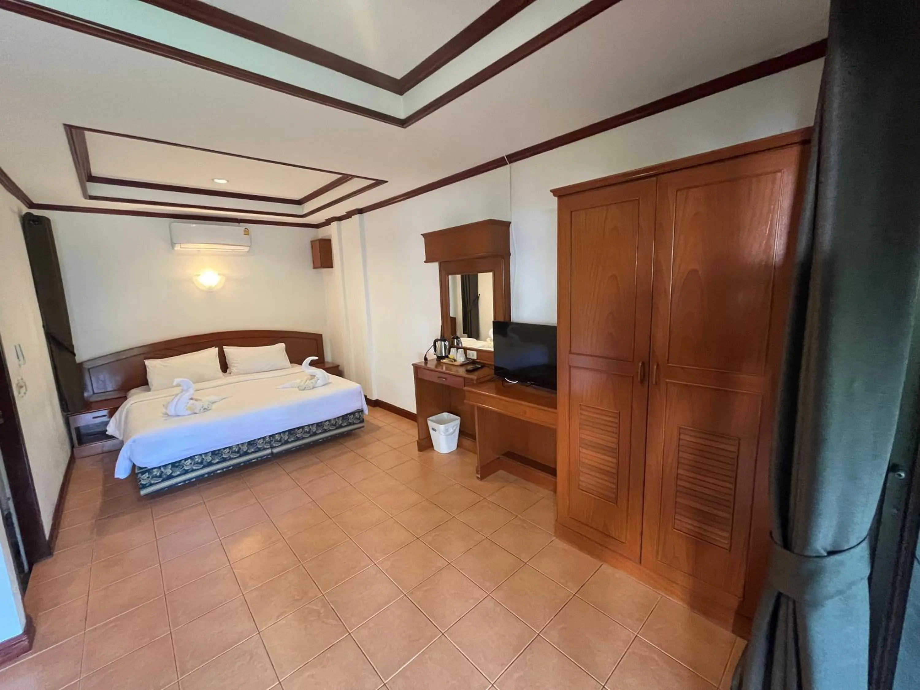 Bedroom, Bed in Noble House Beach Resort