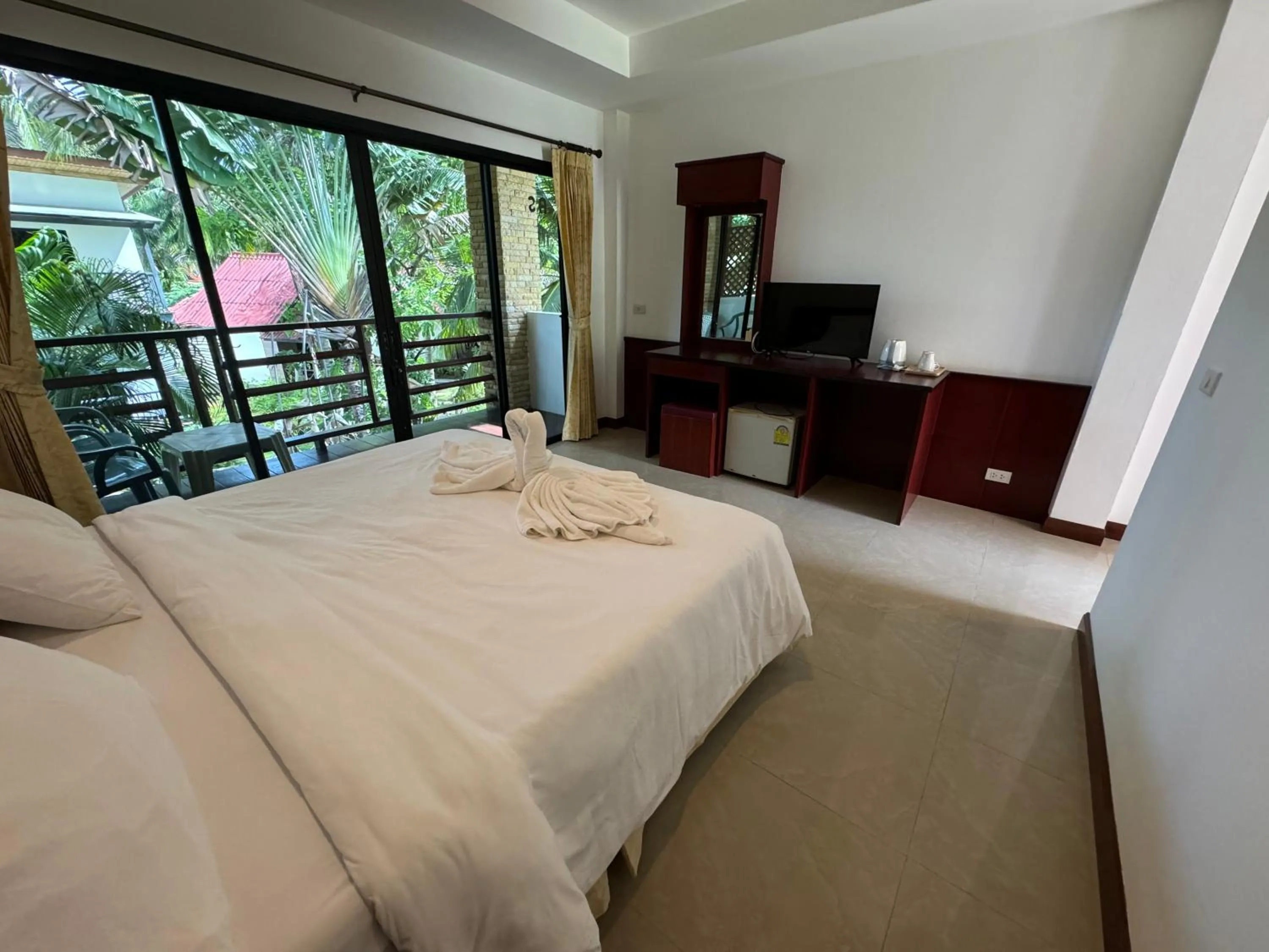TV and multimedia, Bed in Noble House Beach Resort