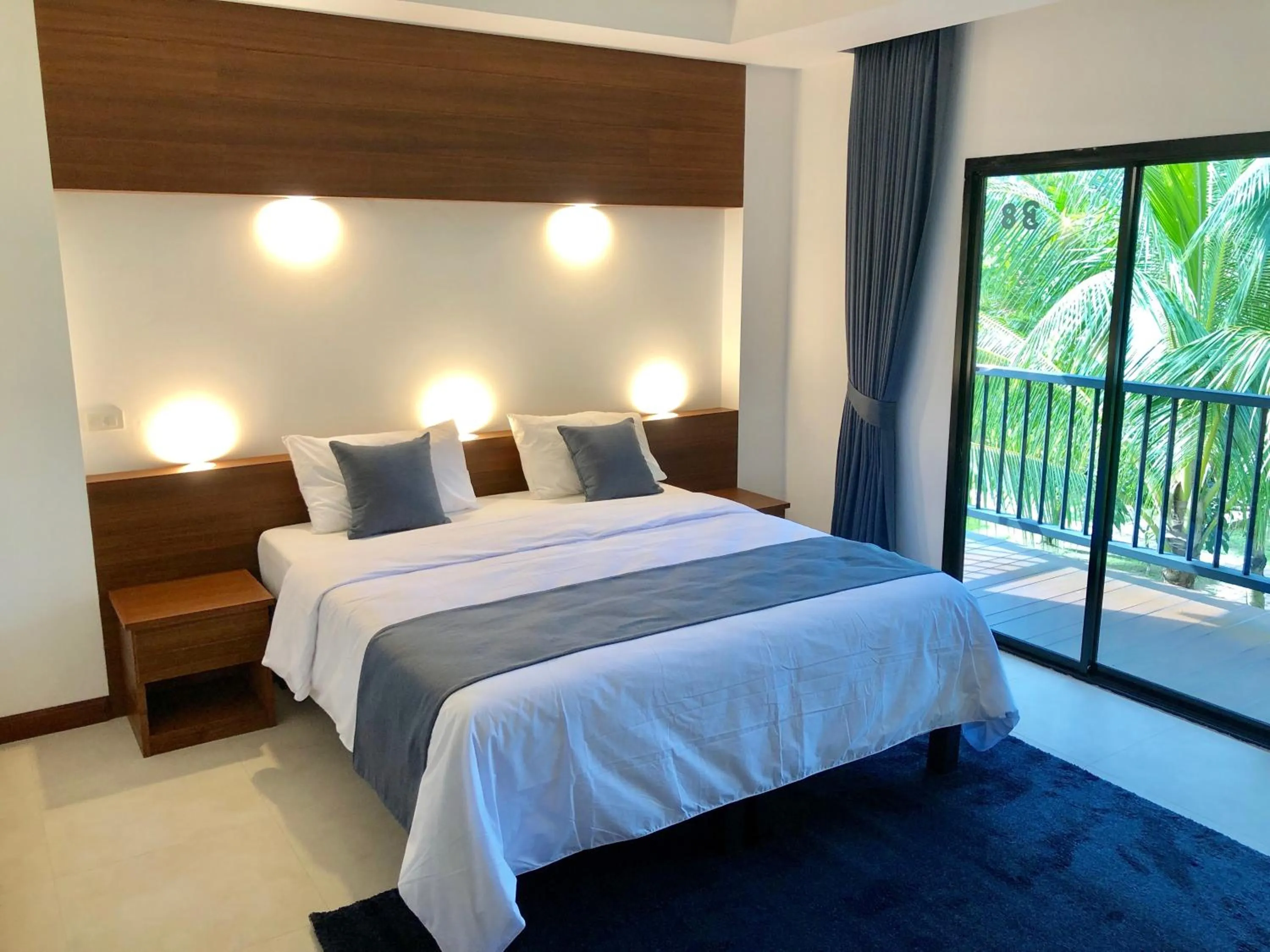 Bedroom, Bed in Noble House Beach Resort