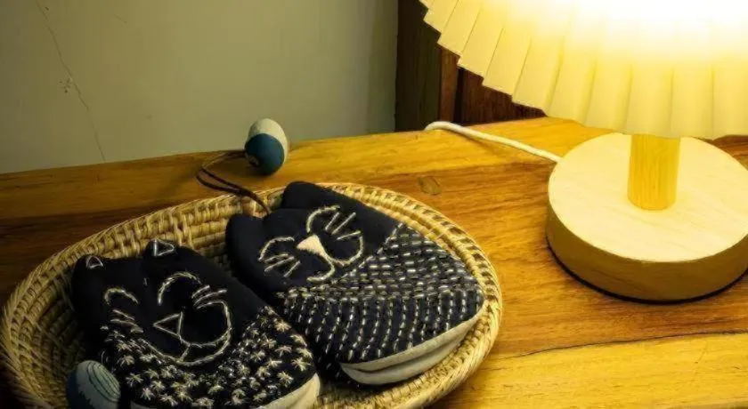 croissant hotel and cafe