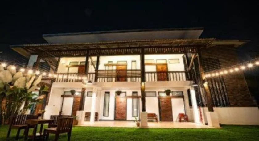 croissant hotel and cafe