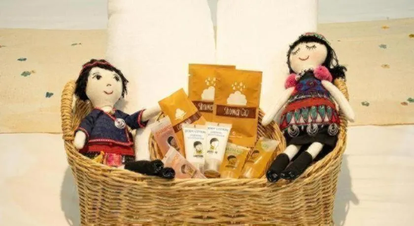 croissant hotel and cafe