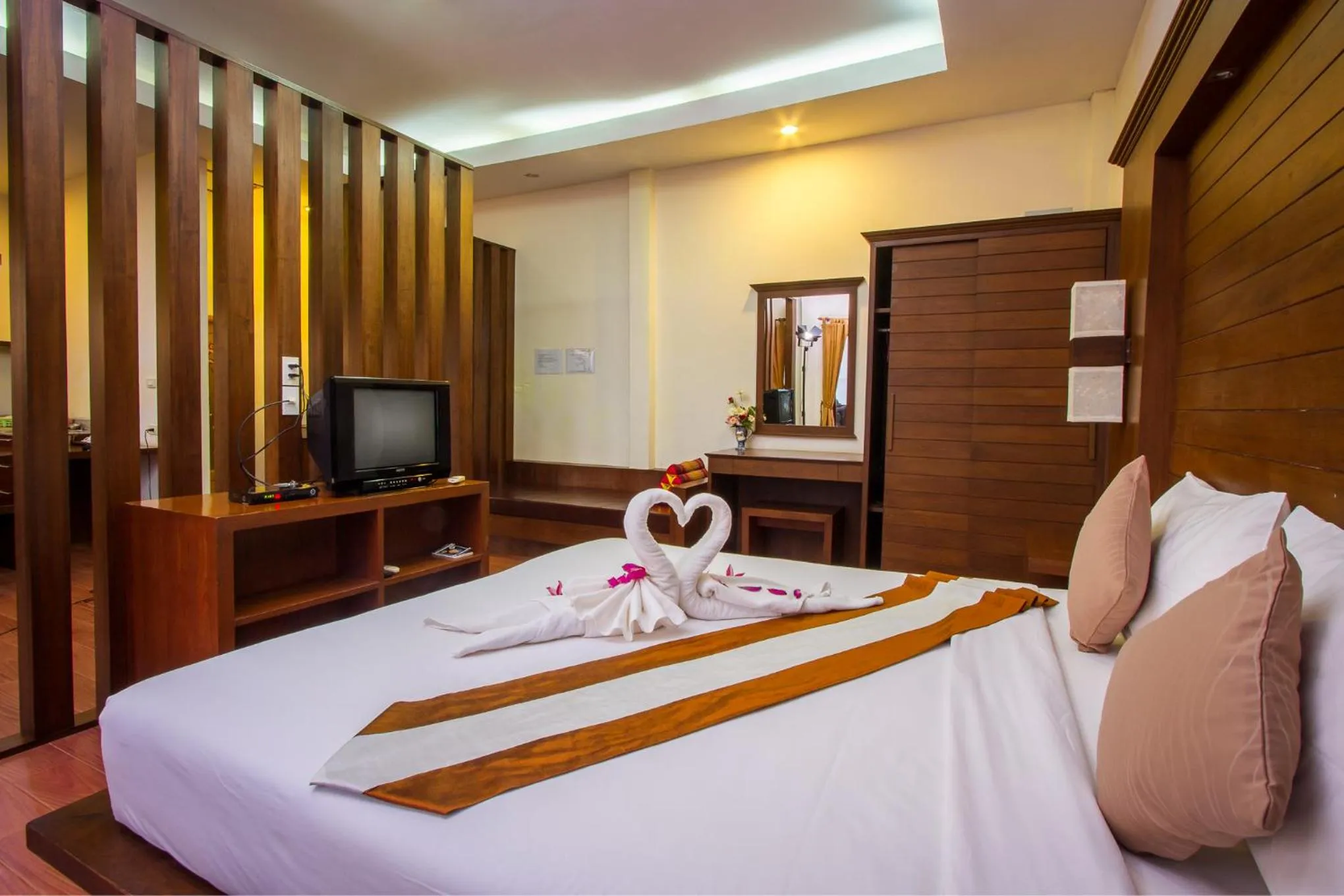 Communal lounge/ TV room, Bed in Phuchawee Lanta