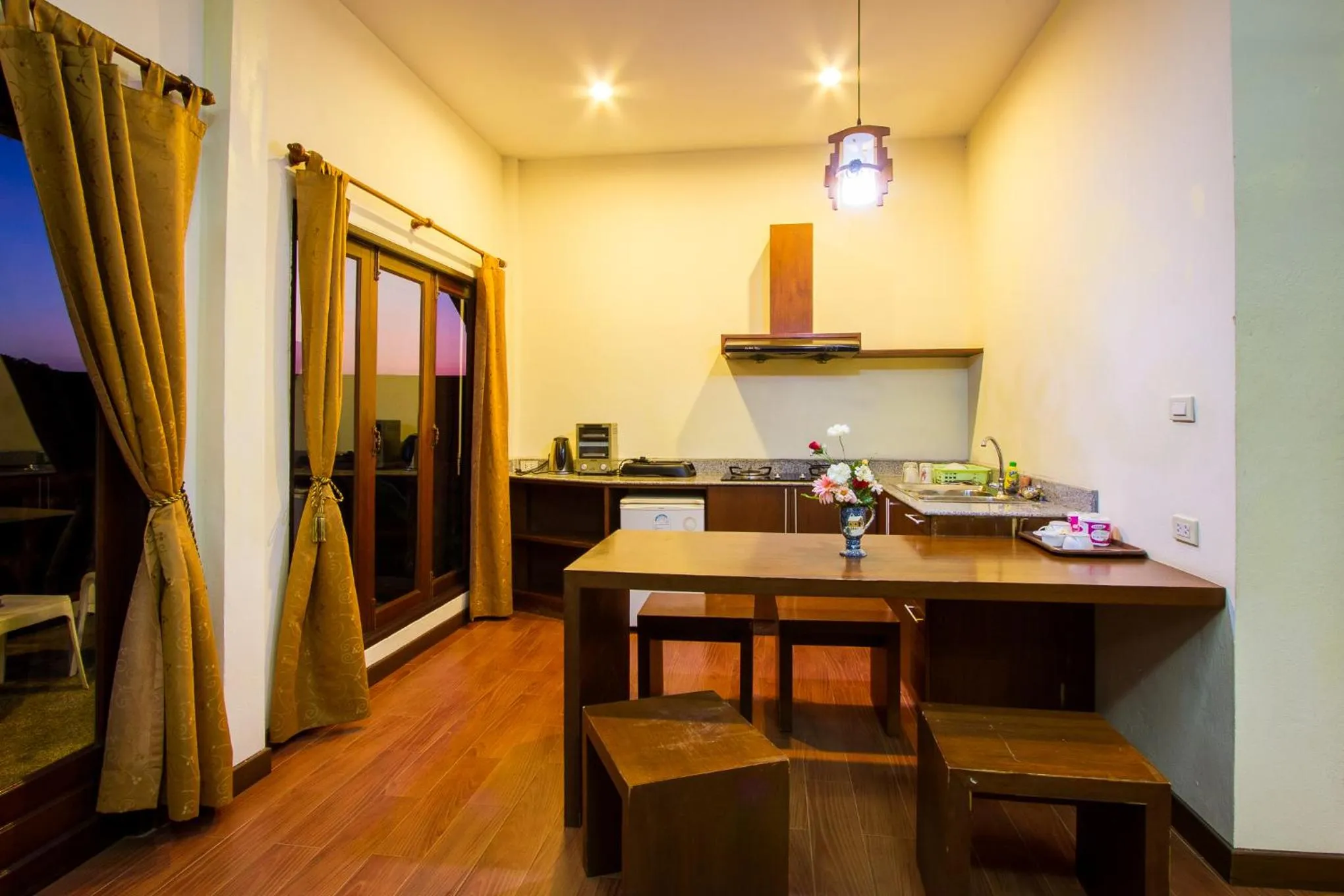 Kitchen or kitchenette in Phuchawee Lanta