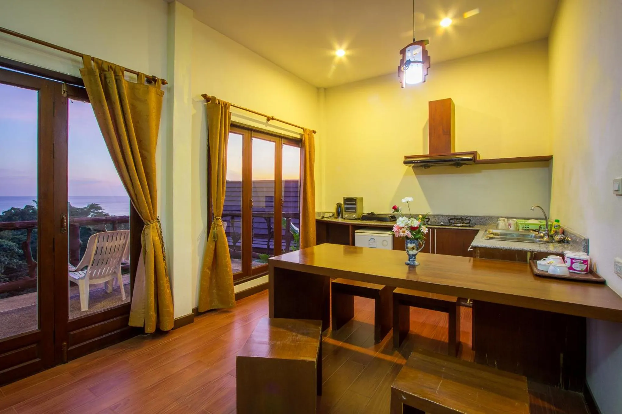 Kitchen or kitchenette in Phuchawee Lanta