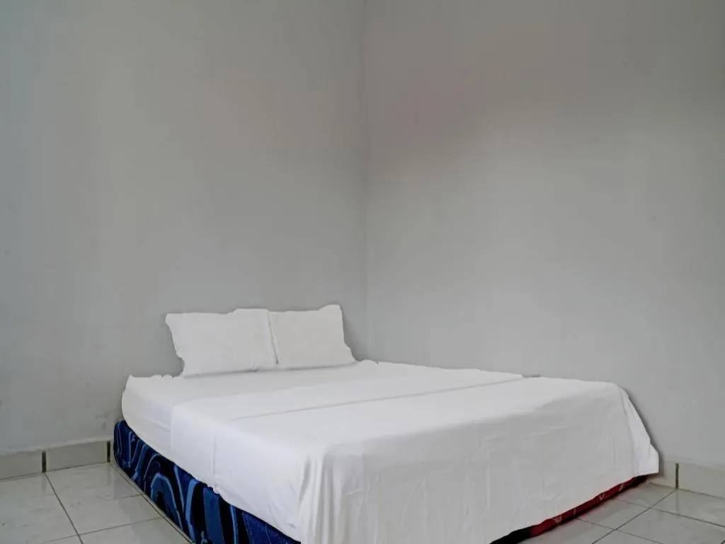Bed in Hotel O Home Stay Syariah Aom Kusman