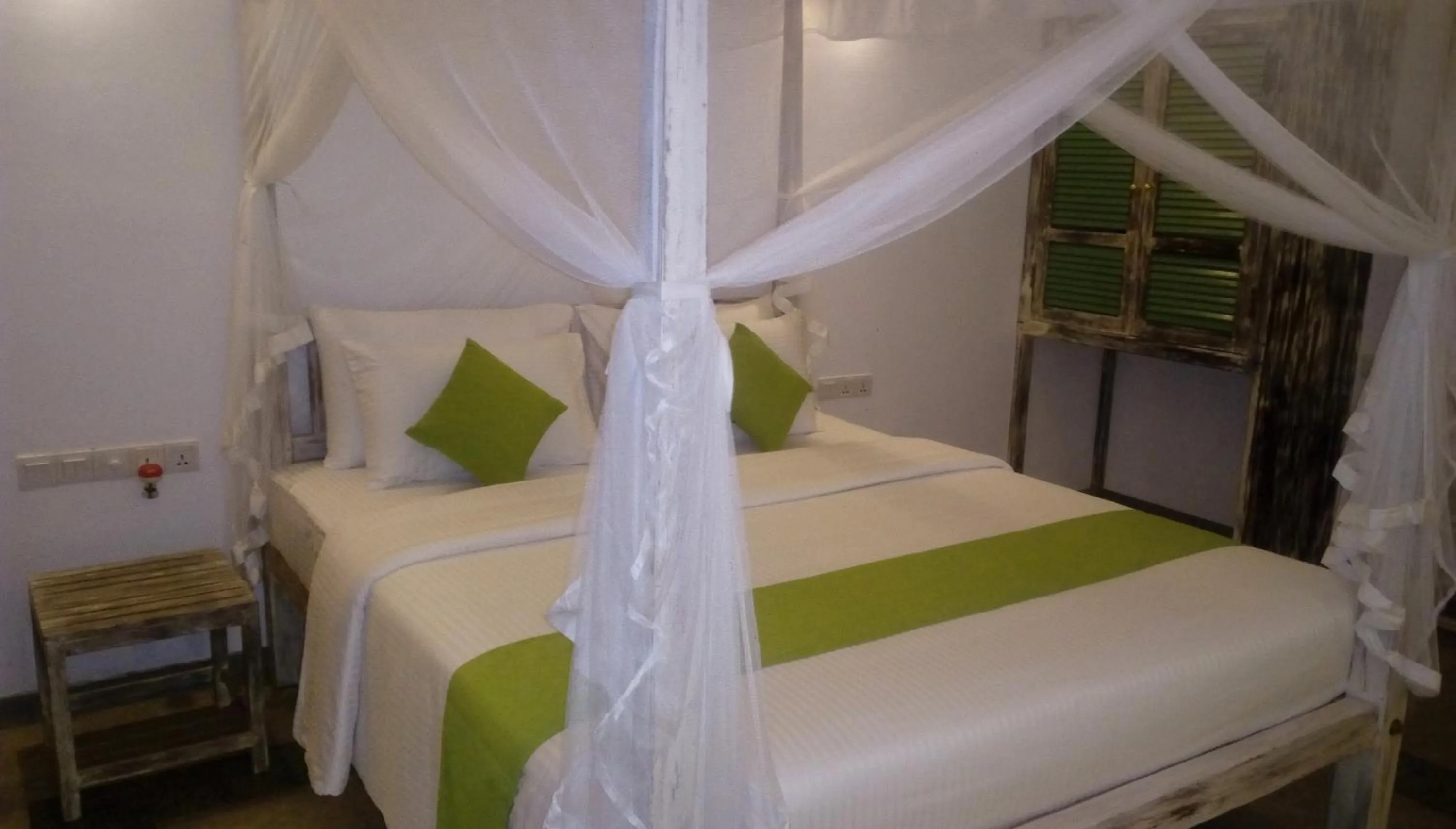 Bedroom, Bed in Aurora