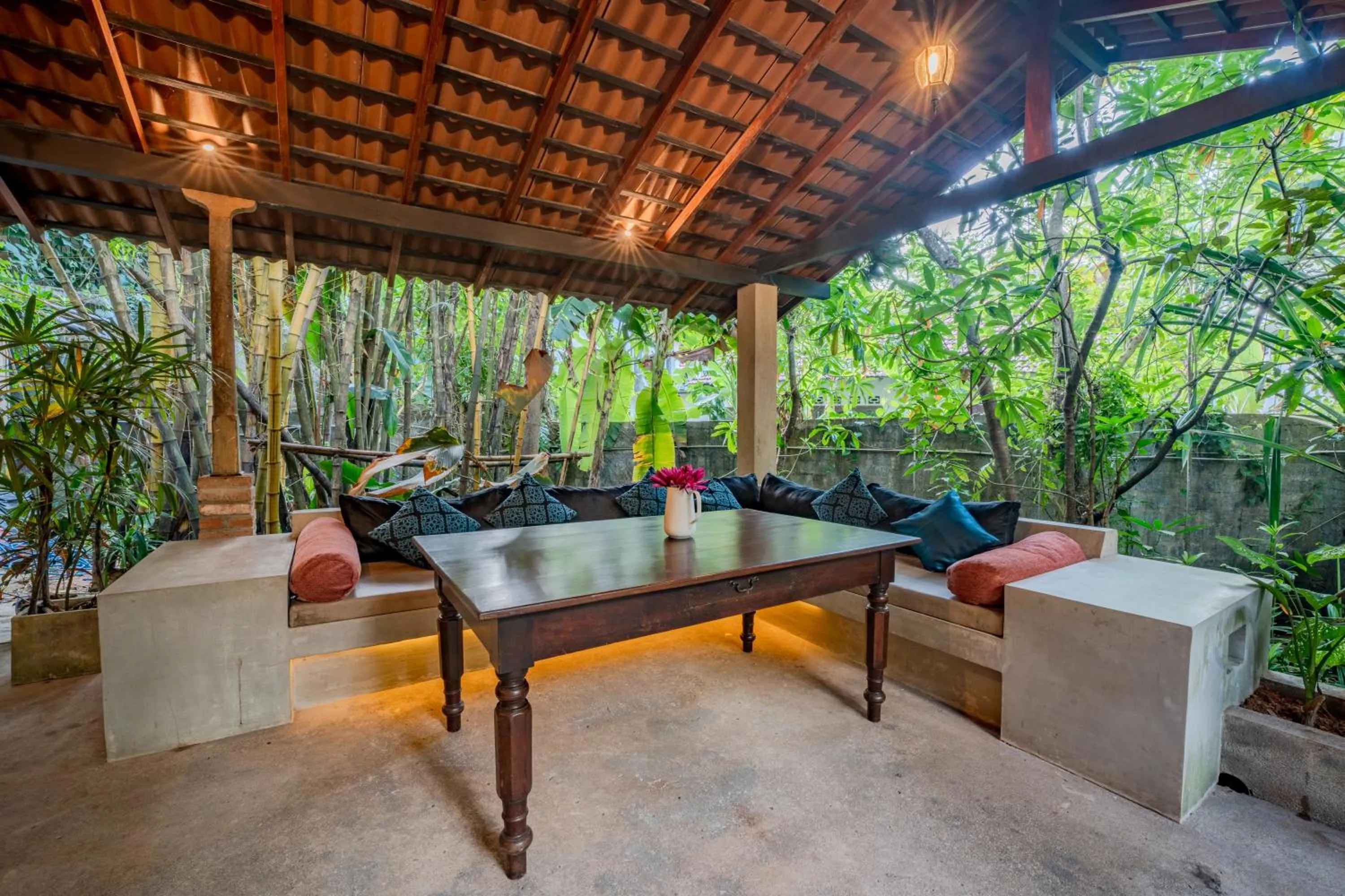 Seating area in Aurora