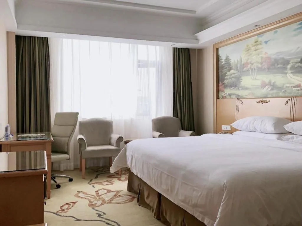 Bed in Vienna Hotel Shenzhen Bao'an Airport Taoyuanju Pingluanshan Metro Station