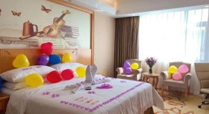 Bed in Vienna Hotel Shenzhen Bao'an Airport Taoyuanju Pingluanshan Metro Station