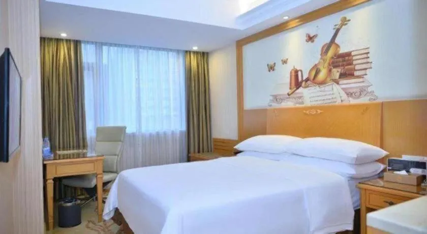 Bed in Vienna Hotel Shenzhen Bao'an Airport Taoyuanju Pingluanshan Metro Station