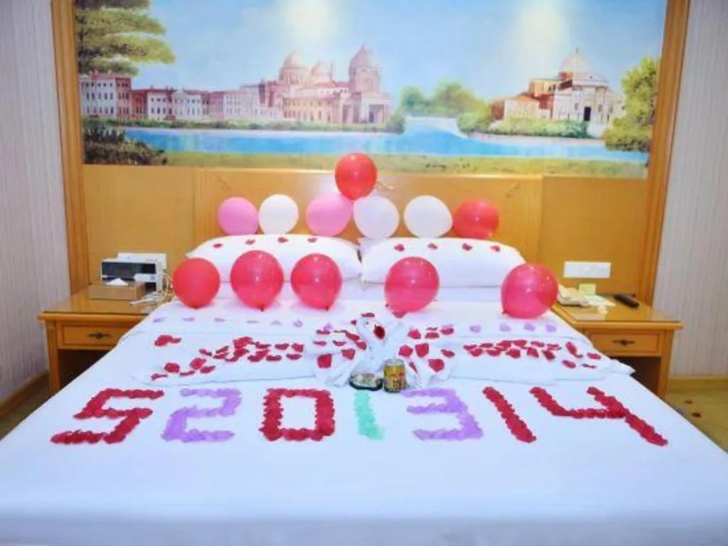 Bed in Vienna Hotel Shenzhen Bao'an Airport Taoyuanju Pingluanshan Metro Station