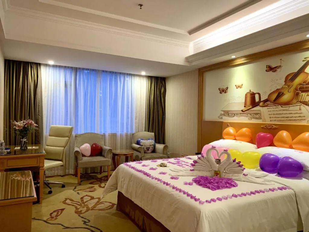 Bed in Vienna Hotel Shenzhen Bao'an Airport Taoyuanju Pingluanshan Metro Station