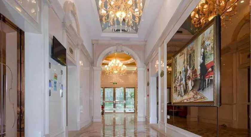 Vienna Hotel Shenzhen Bao'an Airport Taoyuanju Pingluanshan Metro Station