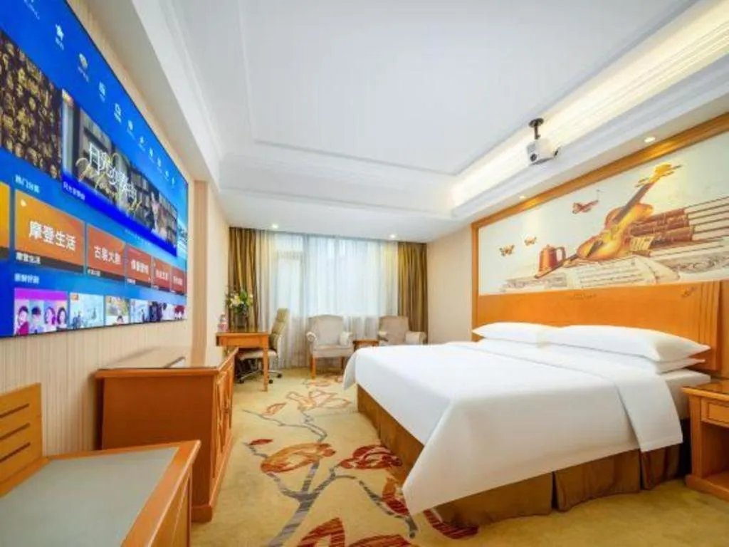 Bed in Vienna Hotel Shenzhen Bao'an Airport Taoyuanju Pingluanshan Metro Station