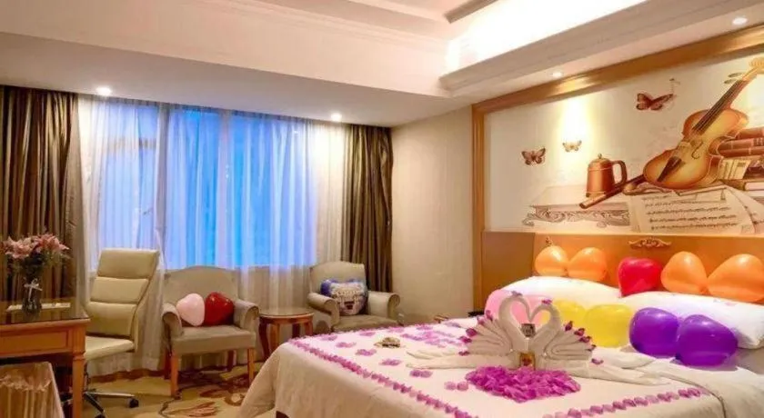 Bed in Vienna Hotel Shenzhen Bao'an Airport Taoyuanju Pingluanshan Metro Station