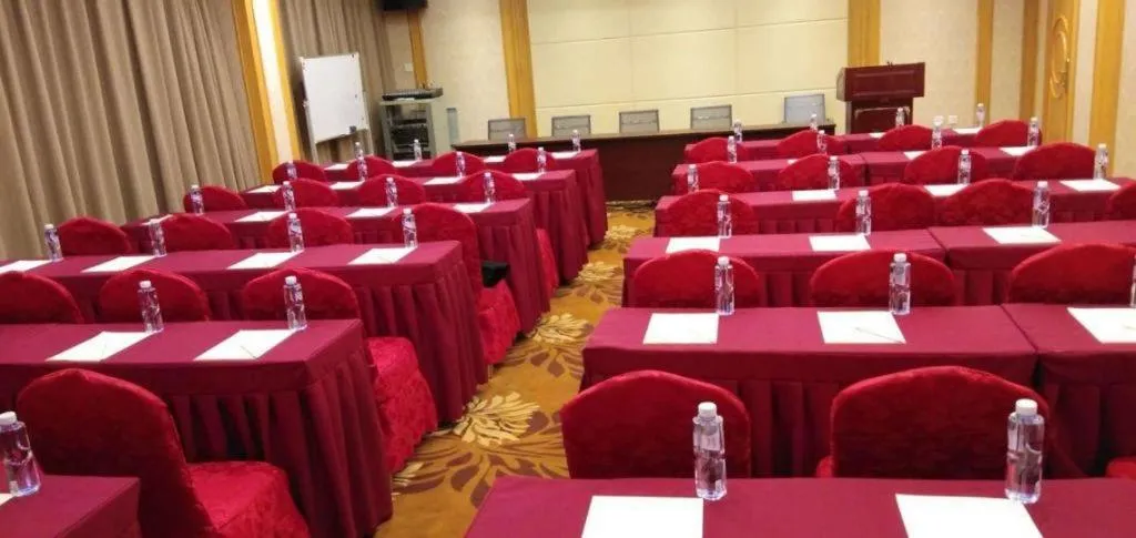 Vienna Hotel Shenzhen Bao'an Airport Taoyuanju Pingluanshan Metro Station