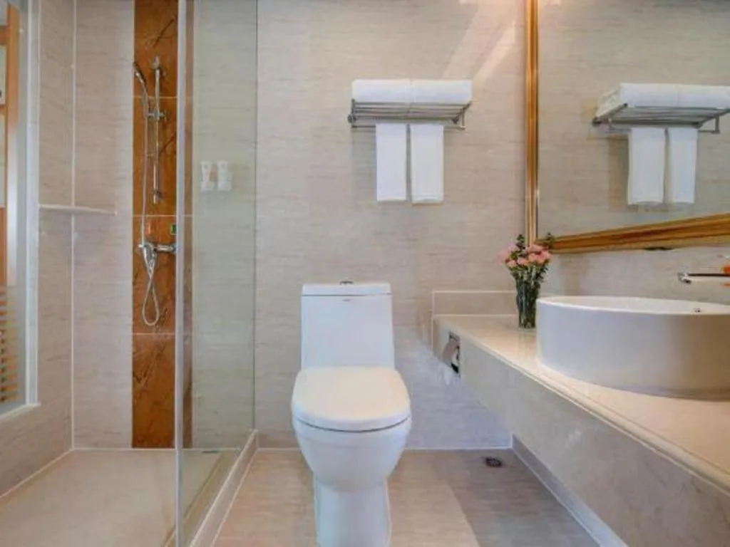 Vienna Hotel Shenzhen Bao'an Airport Taoyuanju Pingluanshan Metro Station